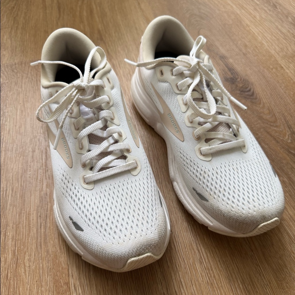 Brooks Sneakers